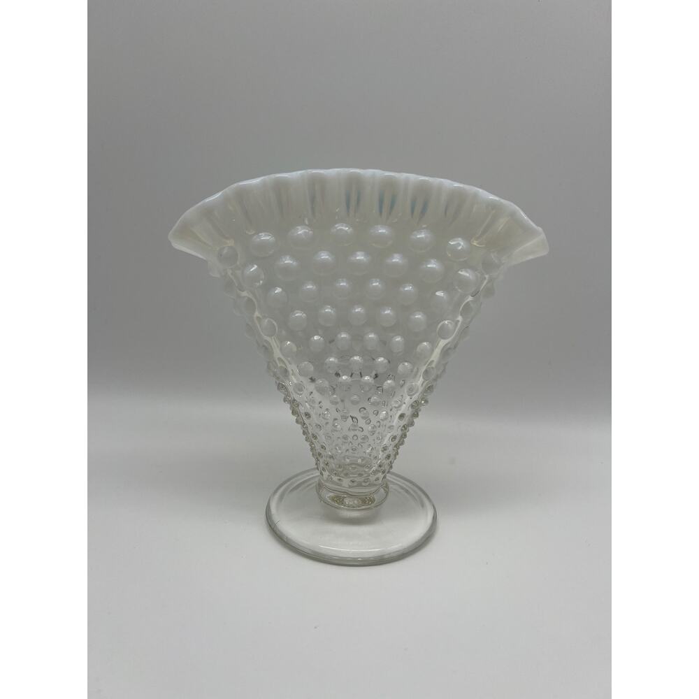 Vintage‎ Fenton White Clear Opalescent Rim Hobnail 1950s Fan Glass Vase 6x6